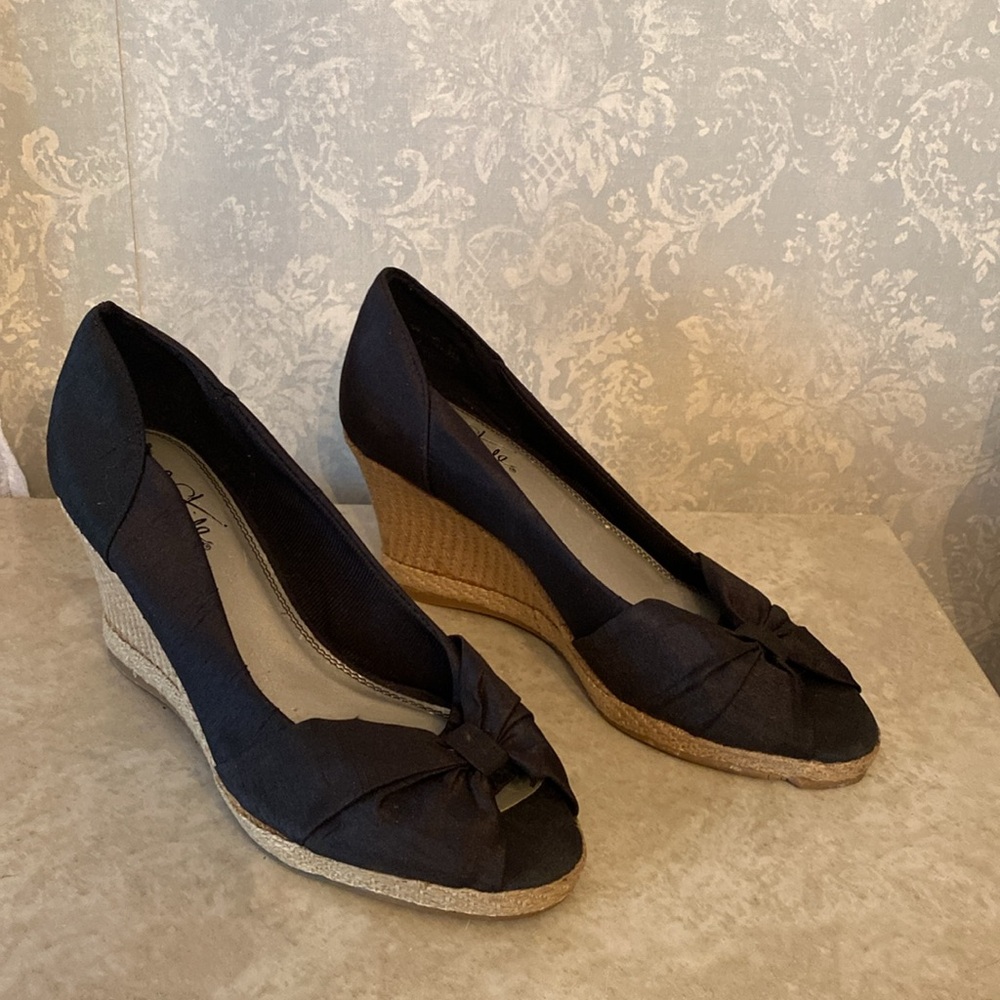 Life Stride Women's Rhonda Black Open toe Wedge - Size 6.5 but fit like a 6
